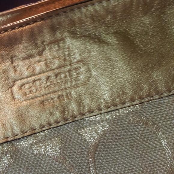 New Coach Handbag - Picture 4 of 9